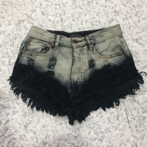 Distressed hombre denim jeans